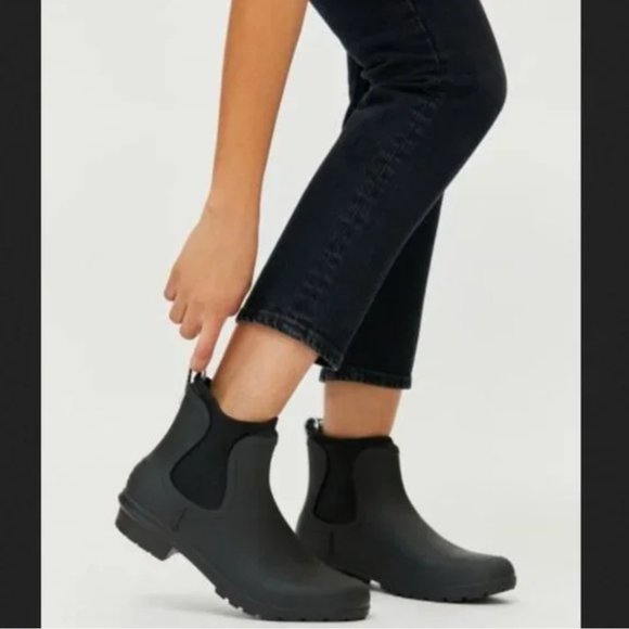 NEW! UGG Chevonne Boot Ribbon Red Women size 5 - Picture 13 of 13